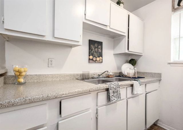 4422 Weaver Road 707, Houston, TX 77016