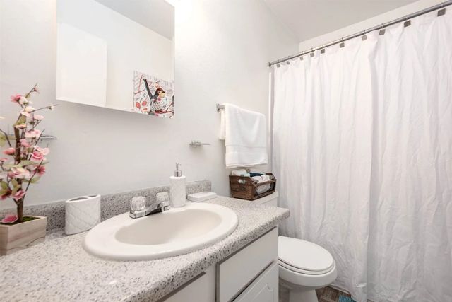 4422 Weaver Road 707, Houston, TX 77016