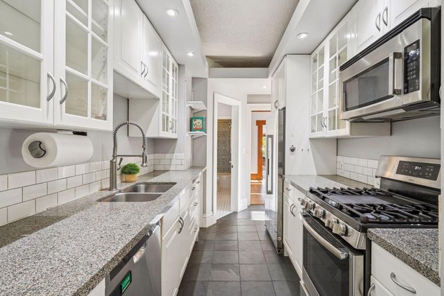 4104 Bryant Avenue S 202, Minneapolis, MN 55409