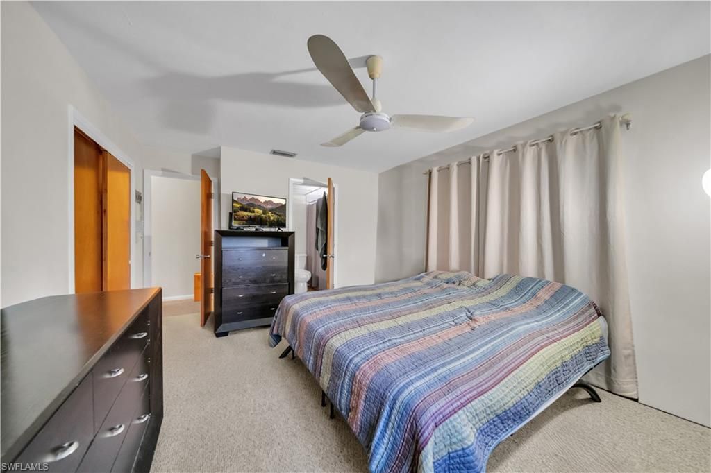 Image 16 of property listing at 836 Trafalgar PKWY, Cape Coral, FL 33991