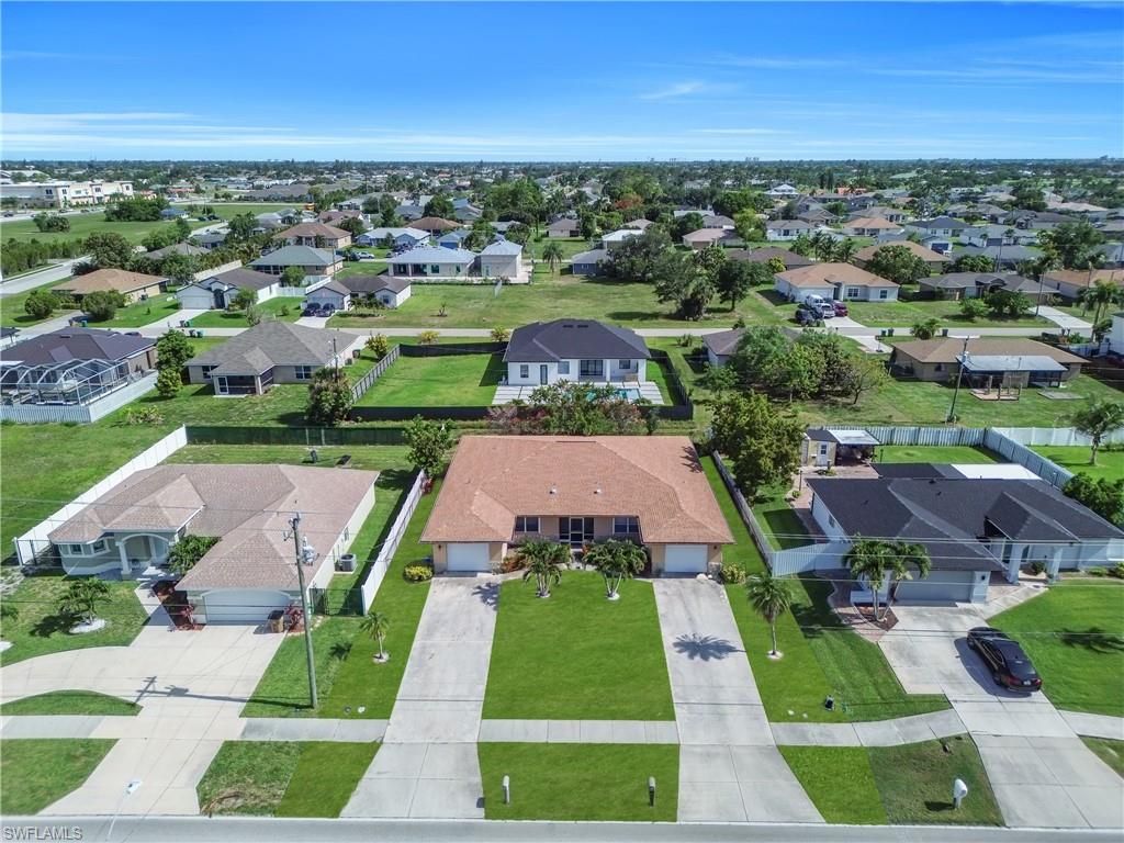 Image 30 of property listing at 836 Trafalgar PKWY, Cape Coral, FL 33991