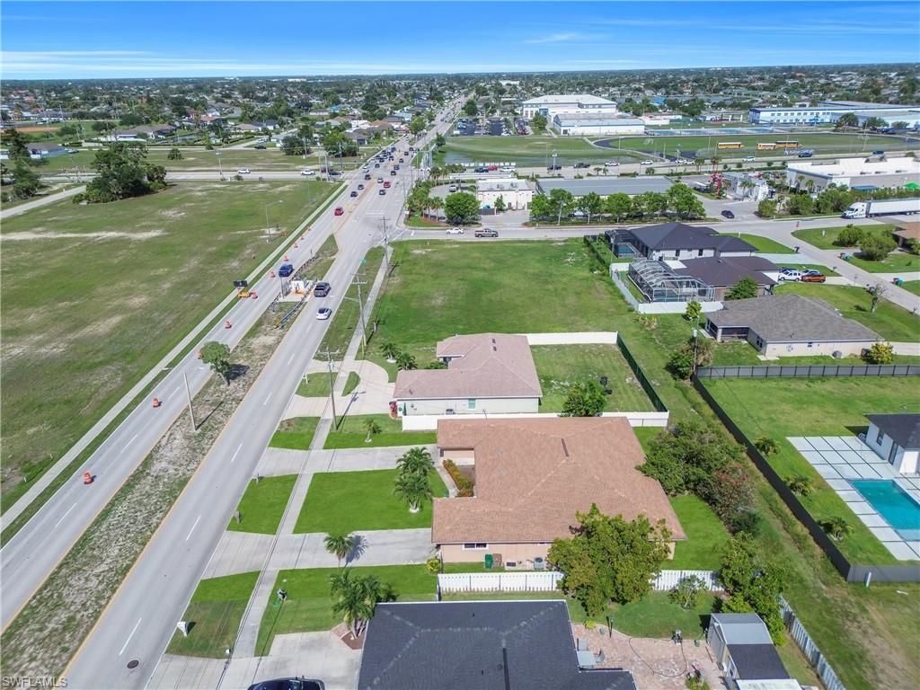 Image 32 of property listing at 836 Trafalgar PKWY, Cape Coral, FL 33991