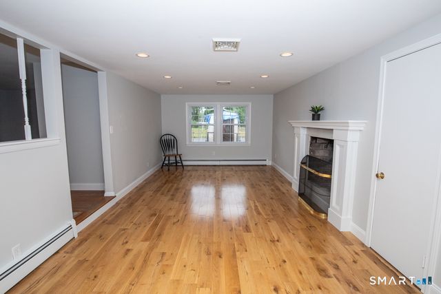 36 Jamestown Circle, Wallingford, CT 06492