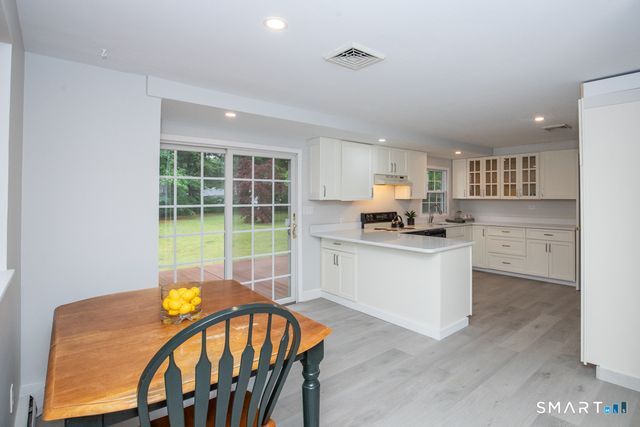 36 Jamestown Circle, Wallingford, CT 06492