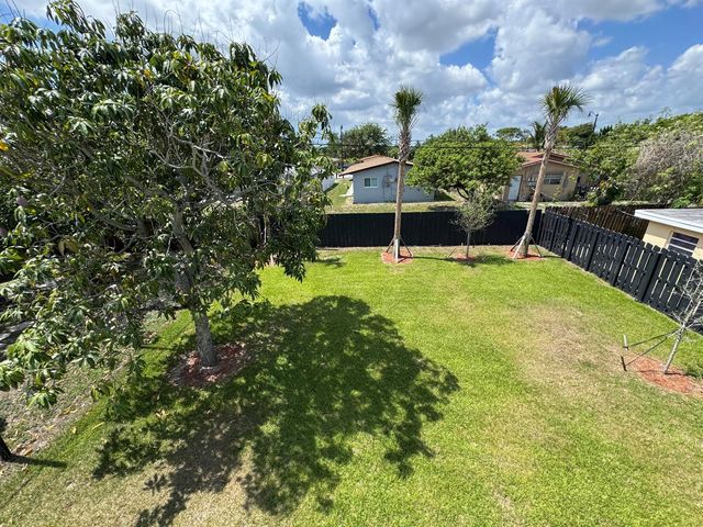 400 NE 30th Street 2, Pompano Beach, FL 33064