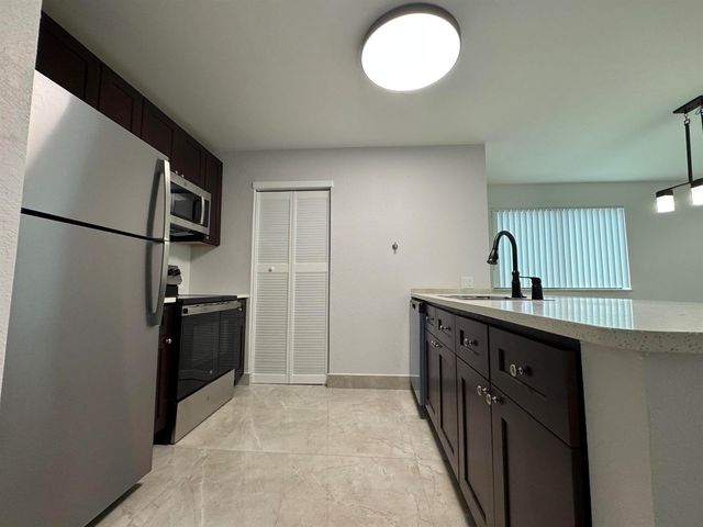 400 NE 30th Street 2, Pompano Beach, FL 33064