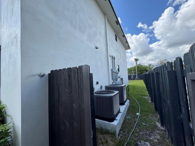 400 NE 30th Street 2, Pompano Beach, FL 33064