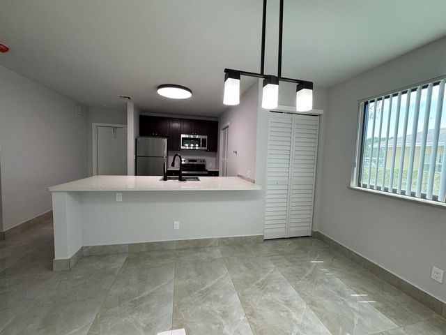 400 NE 30th Street 2, Pompano Beach, FL 33064
