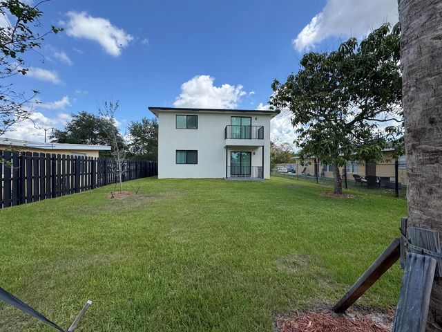 400 NE 30th Street 2, Pompano Beach, FL 33064