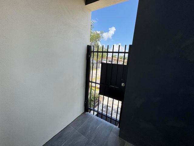 400 NE 30th Street 2, Pompano Beach, FL 33064