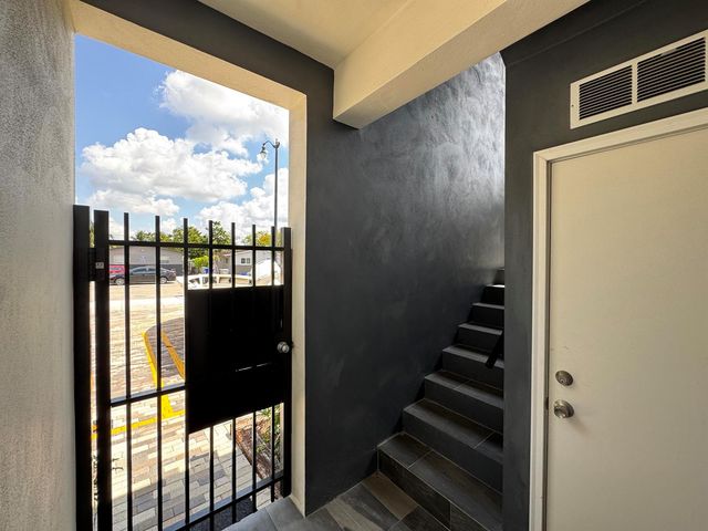 400 NE 30th Street 2, Pompano Beach, FL 33064