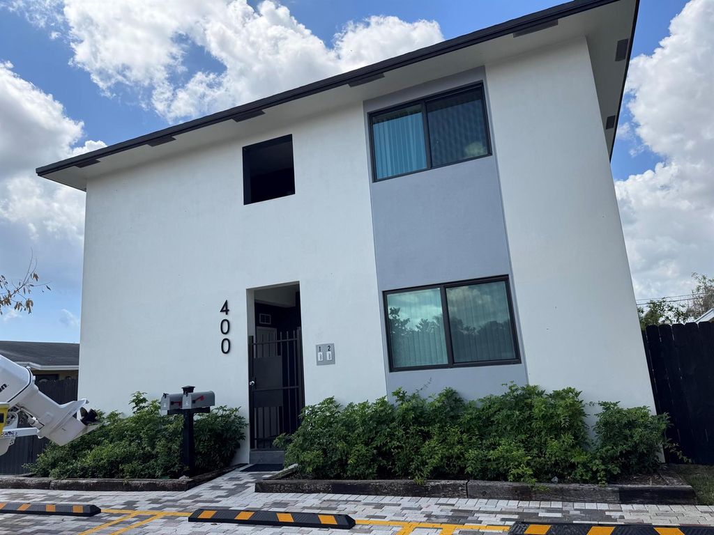 400 NE 30th Street 2, Pompano Beach, FL 33064