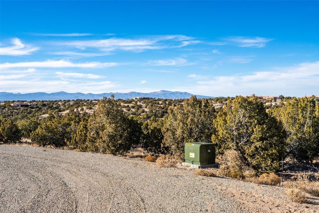 27 Gwendolyn, Santa Fe, NM 87506