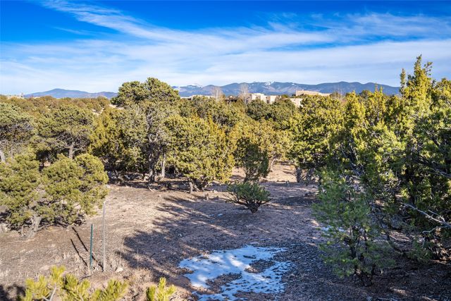 27 Gwendolyn, Santa Fe, NM 87506