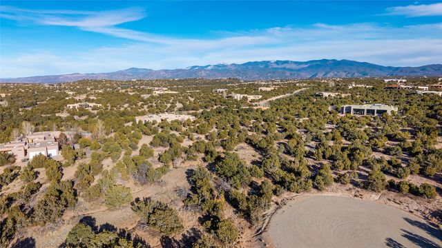 27 Gwendolyn, Santa Fe, NM 87506