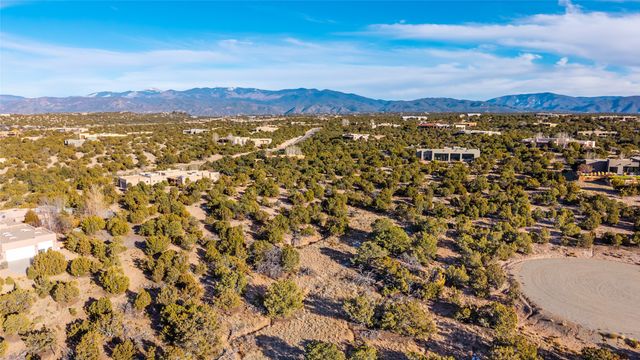 27 Gwendolyn, Santa Fe, NM 87506