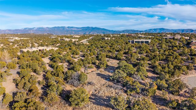 27 Gwendolyn, Santa Fe, NM 87506