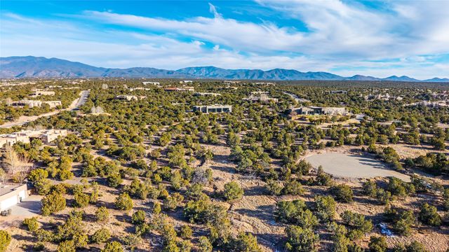 27 Gwendolyn, Santa Fe, NM 87506