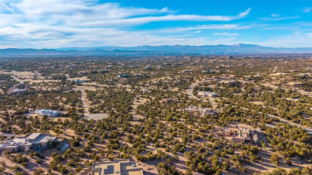 27 Gwendolyn, Santa Fe, NM 87506