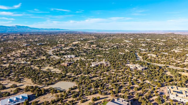 27 Gwendolyn, Santa Fe, NM 87506