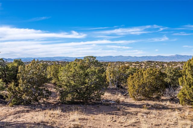 27 Gwendolyn, Santa Fe, NM 87506