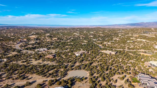 27 Gwendolyn, Santa Fe, NM 87506