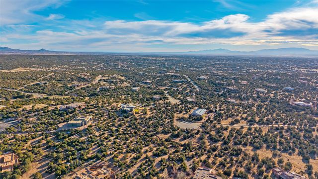 27 Gwendolyn, Santa Fe, NM 87506