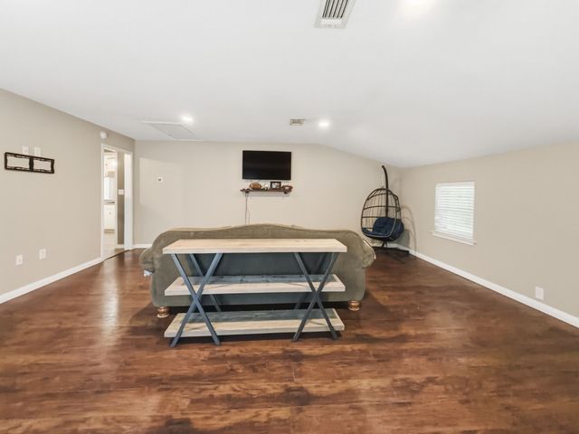 206 Navajo Trail, Hamilton, TX 76531