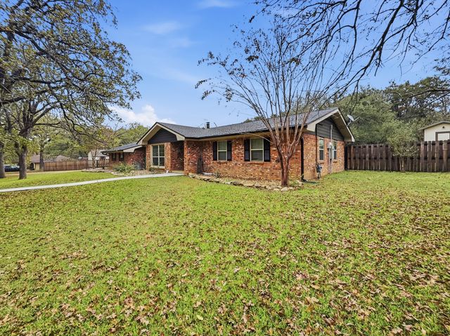 206 Navajo Trail, Hamilton, TX 76531