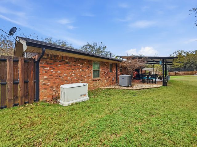 206 Navajo Trail, Hamilton, TX 76531