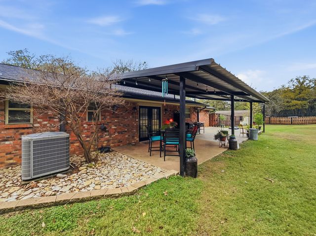 206 Navajo Trail, Hamilton, TX 76531