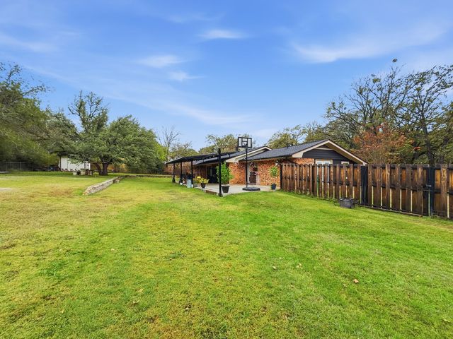 206 Navajo Trail, Hamilton, TX 76531