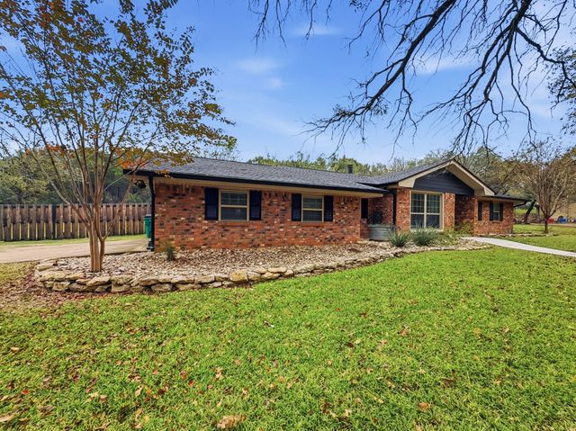 206 Navajo Trail, Hamilton, TX 76531