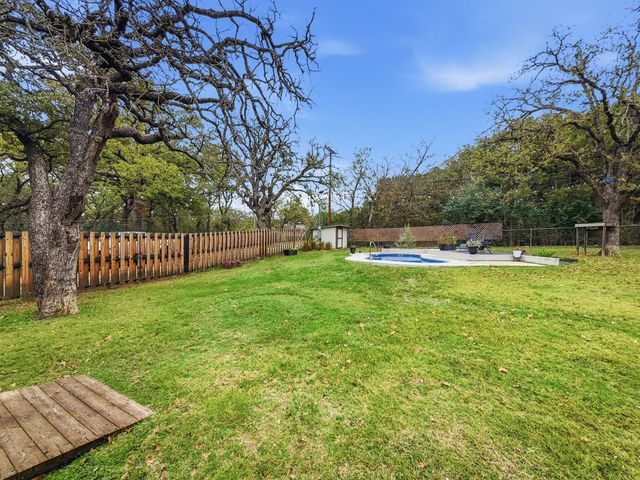 206 Navajo Trail, Hamilton, TX 76531