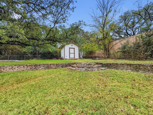 206 Navajo Trail, Hamilton, TX 76531