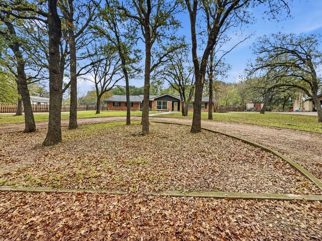 206 Navajo Trail, Hamilton, TX 76531