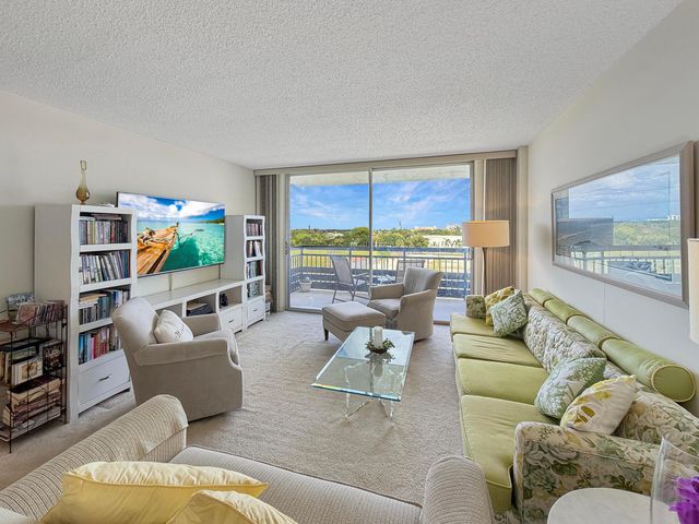 555 NW 4th Avenue 401, Boca Raton, FL 33432