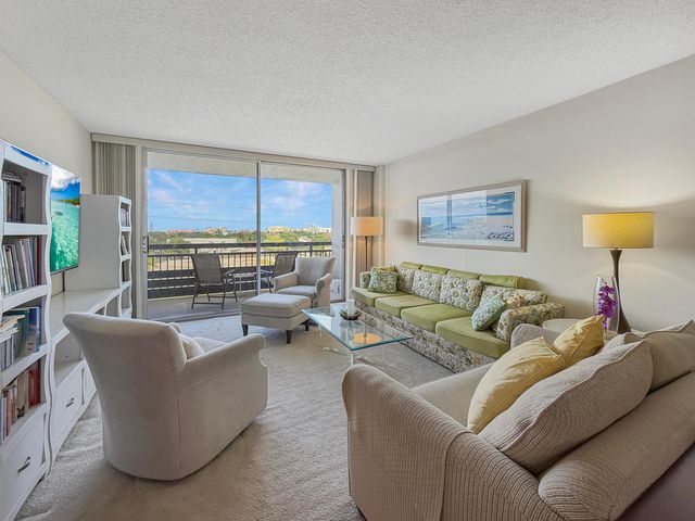 555 NW 4th Avenue 401, Boca Raton, FL 33432
