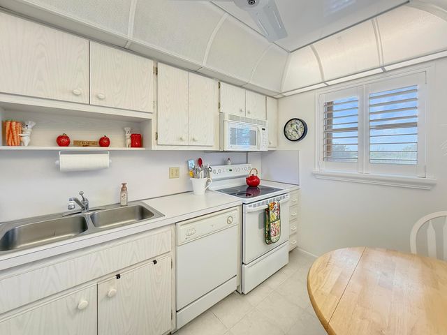 555 NW 4th Avenue 401, Boca Raton, FL 33432