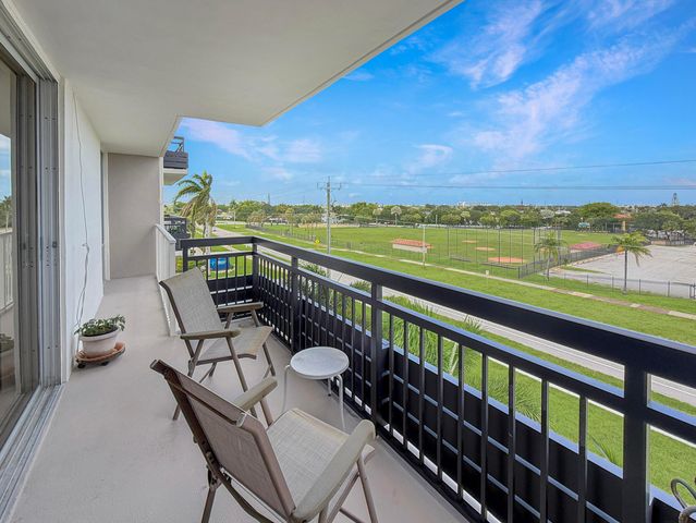 555 NW 4th Avenue 401, Boca Raton, FL 33432