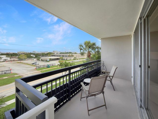555 NW 4th Avenue 401, Boca Raton, FL 33432