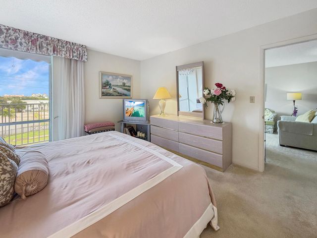 555 NW 4th Avenue 401, Boca Raton, FL 33432
