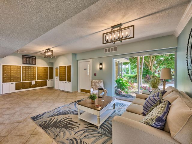 555 NW 4th Avenue 401, Boca Raton, FL 33432