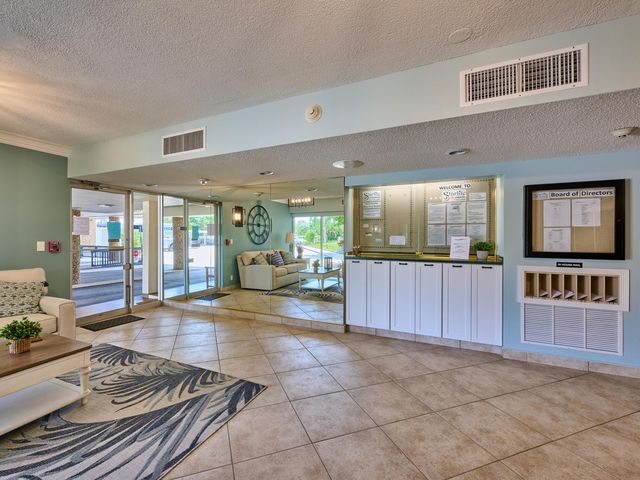 555 NW 4th Avenue 401, Boca Raton, FL 33432