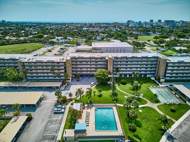555 NW 4th Avenue 401, Boca Raton, FL 33432
