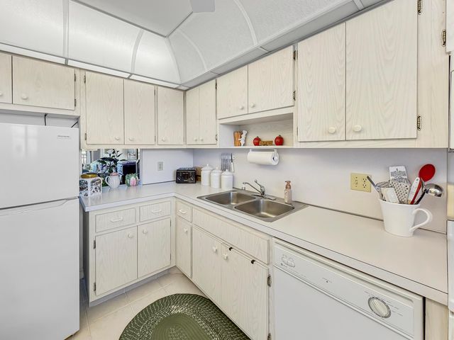 555 NW 4th Avenue 401, Boca Raton, FL 33432