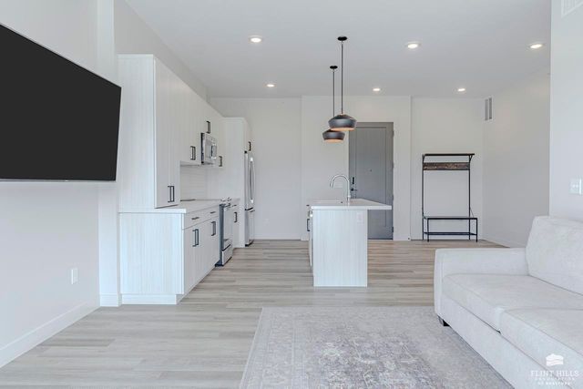 3022 Fieldhouse Circle, Manhattan, KS 66503