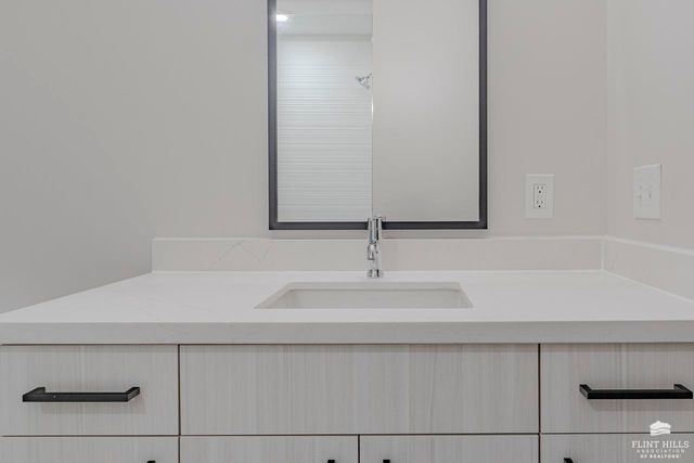 3022 Fieldhouse Circle, Manhattan, KS 66503