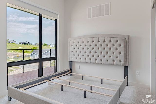 3022 Fieldhouse Circle, Manhattan, KS 66503