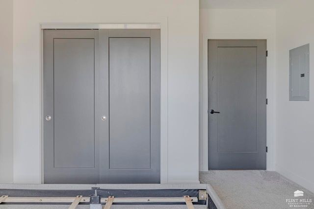 3022 Fieldhouse Circle, Manhattan, KS 66503